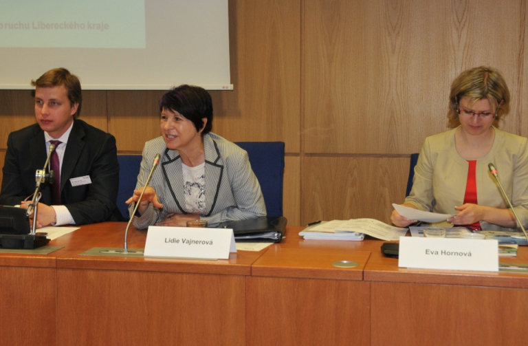 Zahájení Fóra podnikatelů v cestovním ruchu (zleva) - M- Nechvíle, L. Vajnerová a E. Hornová.